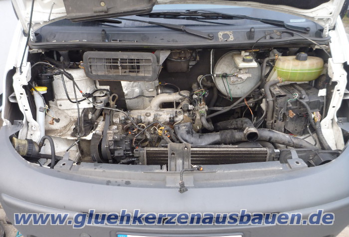Abgerissene Glhkerze ausbauen aus
                          Renault Trafic / Opel Vivaro mit 1.9 8V Motor
